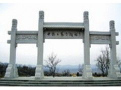 供應(yīng)園林古建工程,三門石牌坊,牌坊柱麒麟獅雕刻,古建牌坊